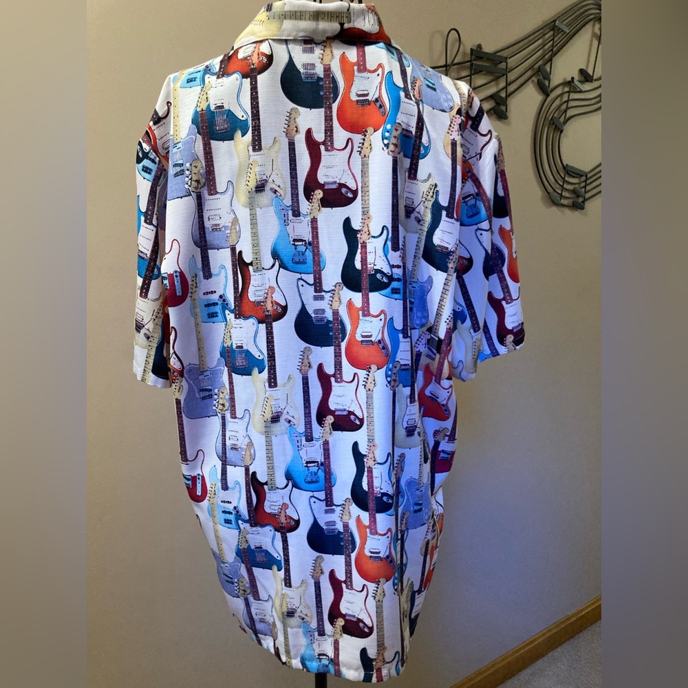 Mens Authentic Hard Rock Cafe Guitar button up shirt